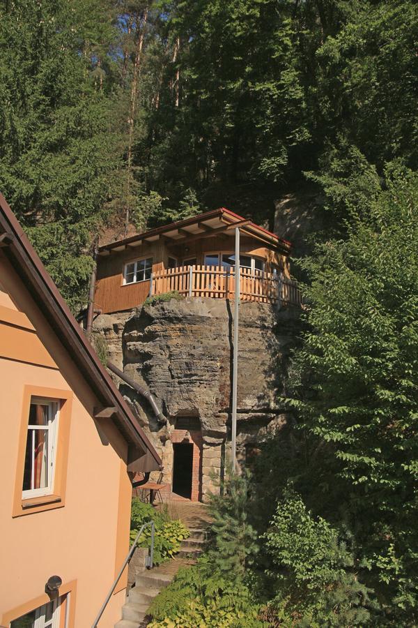 Malbenka - Chata Na Skale Pod Hradem Kokorin Villa Exterior photo