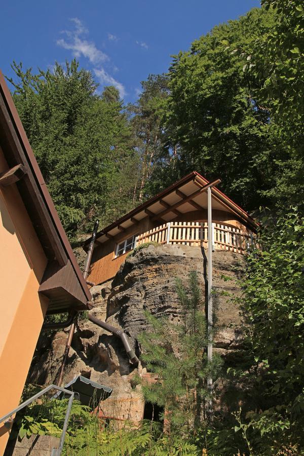 Malbenka - Chata Na Skale Pod Hradem Kokorin Exterior photo