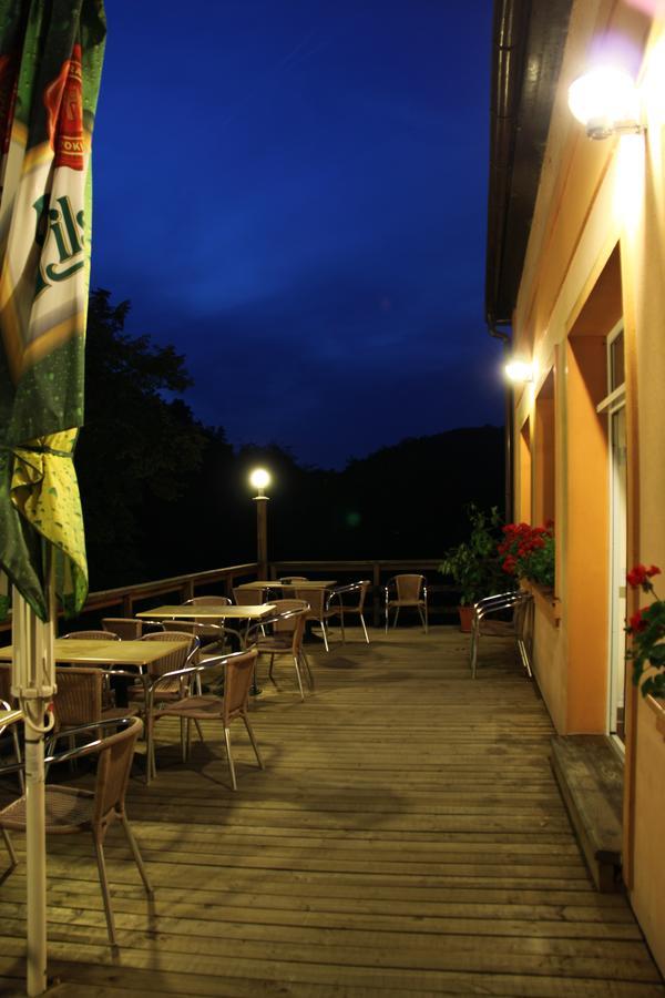 Malbenka - Chata Na Skale Pod Hradem Kokorin Exterior photo